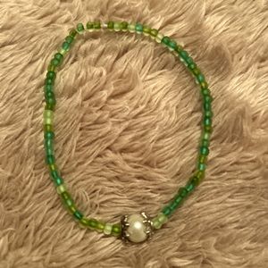 ⭐️Women’s hand beaded bracelet 💚🤍